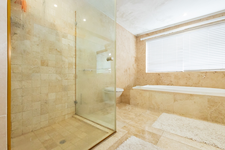 6 Bedroom Property for Sale in Bloubergstrand Western Cape